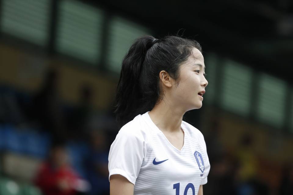 红帘之后